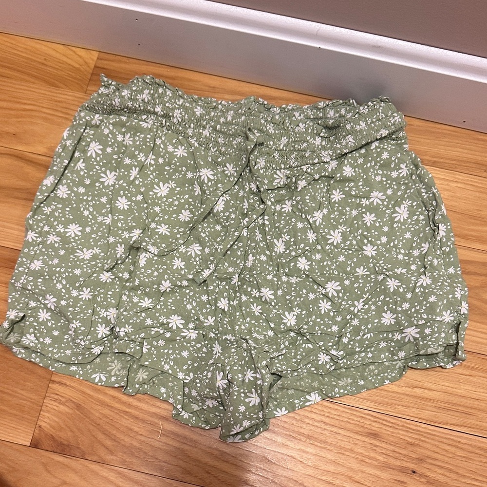 SO Women's High Waist Green Floral Shorts Size M